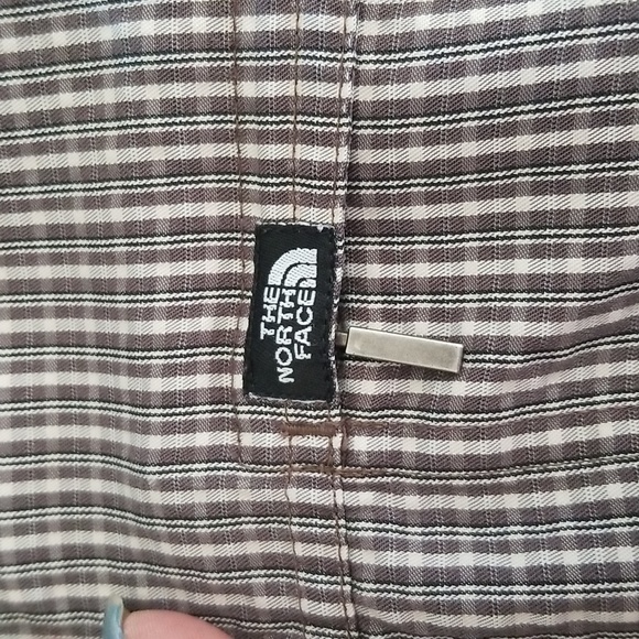 NORTHFACE Button Down Roll Tab Sleeve Mens Shirt Size Medium - Picture 10 of 10